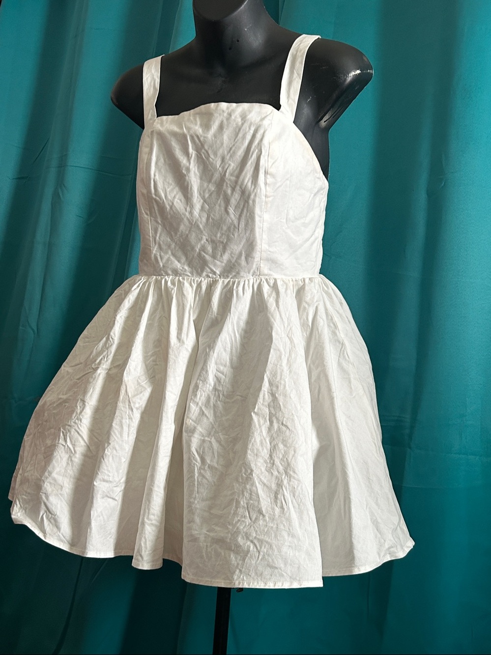 White Sleeveless Party Dress